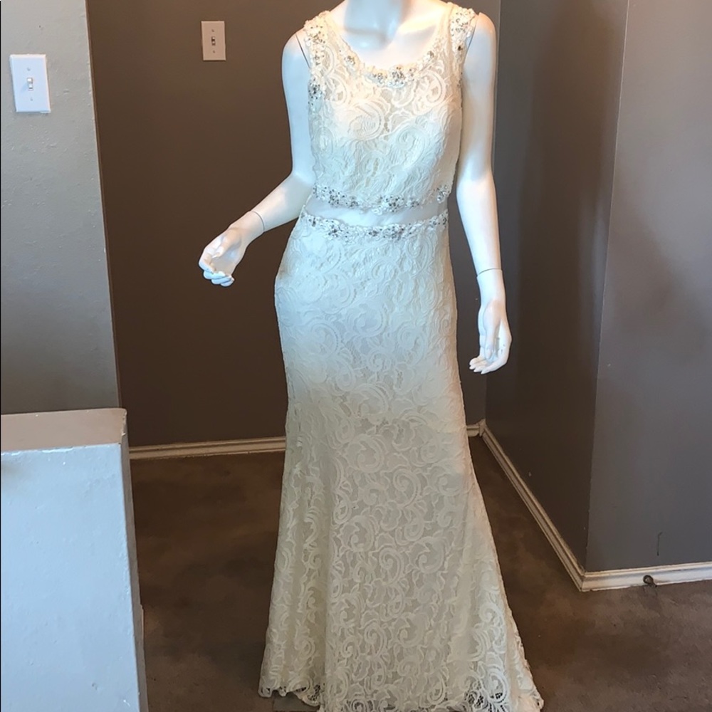 White beautiful dress 😍❤️